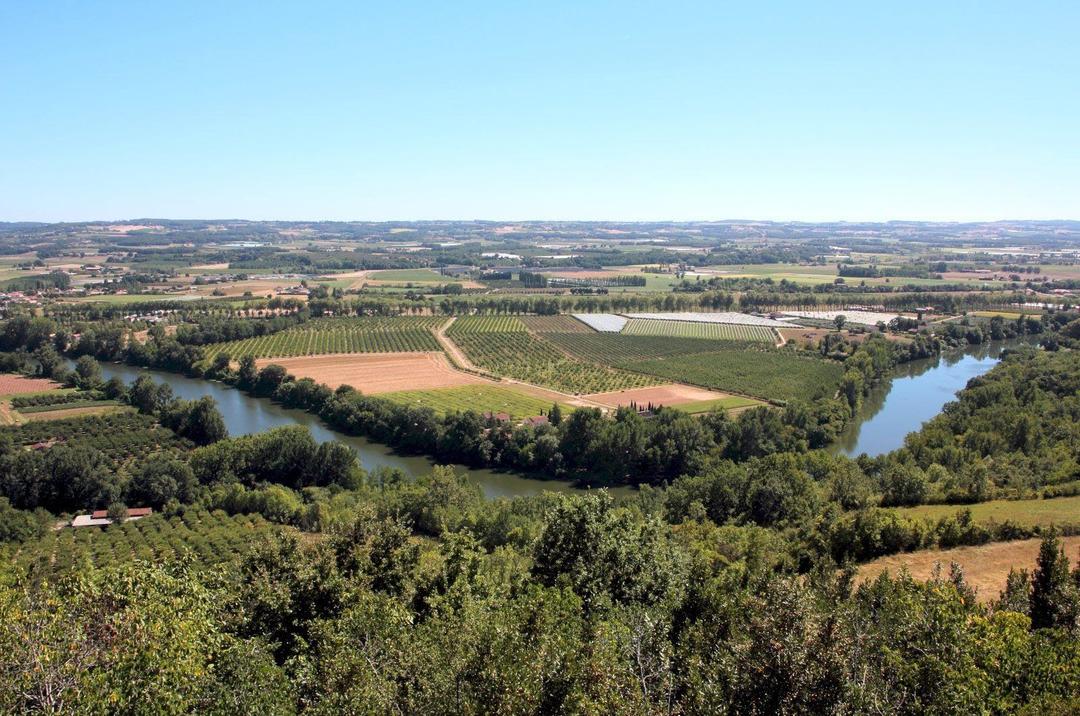 Photo du centre de Saint-Pardoux-Isaac à proximité de Miramont-de-Guyenne